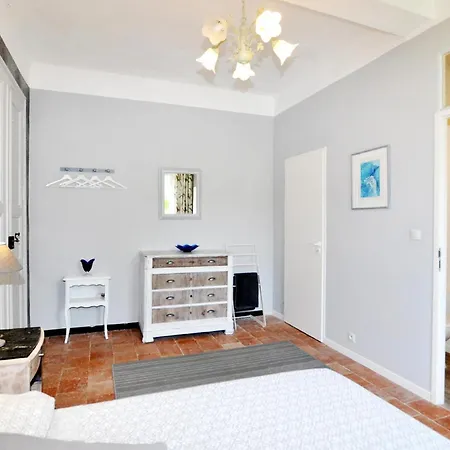 Semesterbostad Gorgeous In Thezan-des-Corbieres